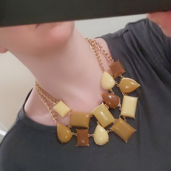 Cream Brown Statement Necklace and Bracelet set - Picture 3 of 12